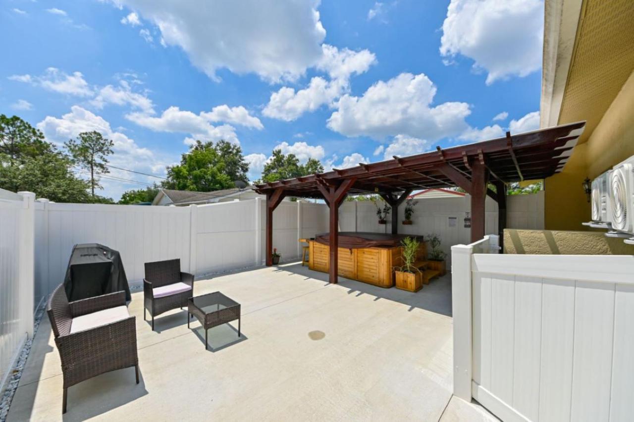 Paradise In Brandon With Luxurious 6 Person Spa Exterior photo